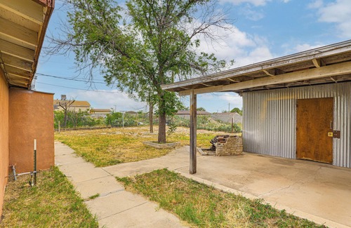 Carlsbad House | Cozy Home w/Patio 24 Miles to Carlsbad Caverns NP