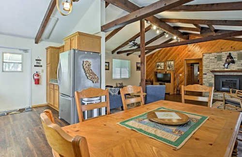 Mariposa Cabin | Cozy Home w/Patio Near Yosemite National Park!