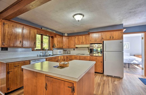 Belleville House | Cozy Home w/Private Patio & Views, Hiking On-Site