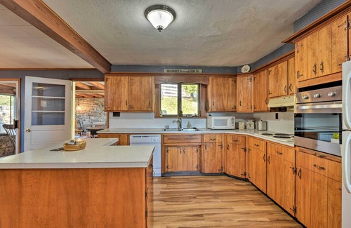 Belleville House | Cozy Home w/Private Patio & Views, Hiking On-Site