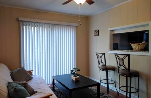 Forest Park House | Cozy Home w/Wifi, Netflix, Smart TV, Near Airport