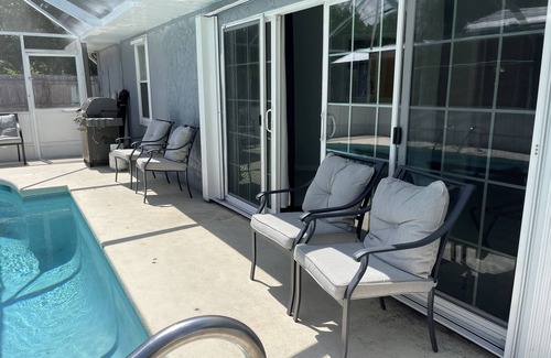 Florida Ridge House | Cozy home with a pool and hot tub just 6 miles away from the beach