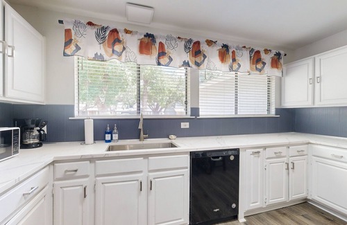 Tanglewood Forest House | Cozy home with enclosed backyard and fire pit - Dog-friendly