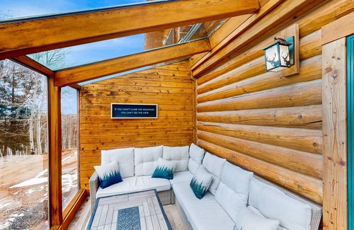 Cripple Creek House | Cozy home with fully stocked kitchen, large deck, mountain views & fast wifi