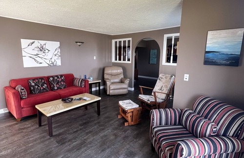 Twillingate House | Cozy home with ocean view and beach access