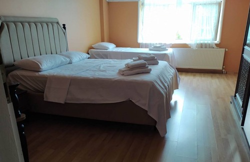 Sapanca Villa | Cozy Home with Pool and Fireplace in Sapanca