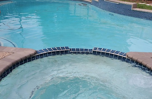 Humble House | Cozy home with private swimming pool and spa Near IAH Airport