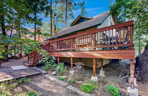 Twain Harte Cabin | Cozy home with wood burning fireplace, spacious deck, and BBQ