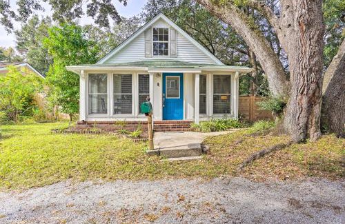 North Charleston House | Cozy Home with Yard about 9 Mi to Dtwn Charleston!
