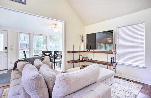 North Charleston House | Cozy Home with Yard about 9 Mi to Dtwn Charleston!