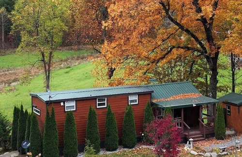 Scaly Mountain Cabin | Cozy hot tub cabin in charming Scaly Mountain, what a gem!