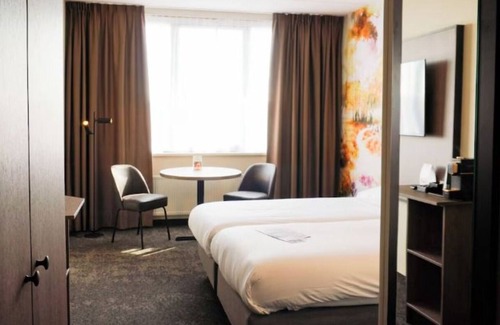 Zevenbergen Hotel | Cozy Hotel Room Near Moerdijk Port, Ideal for Business & Leisure