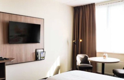 Zevenbergen Hotel | Cozy Hotel Room Near Moerdijk Port, Ideal for Business & Leisure