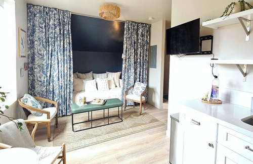 Winlock Apartment | Cozy Hotel-Style Stay w/Gift Store & Event Space