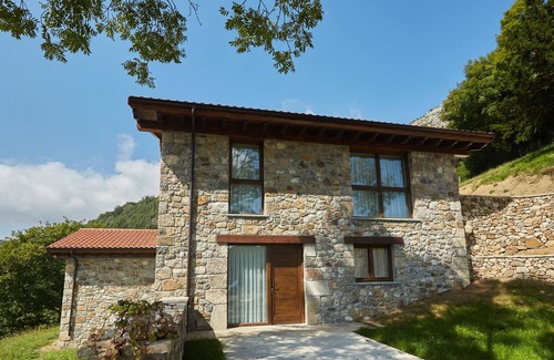 Collia Villa | Cozy house divided into apartments, in Cangas de Onís