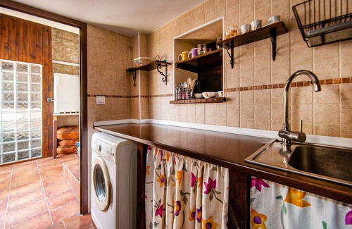 Las Nogueras House | Cozy House for 3 with Patio in La Matea