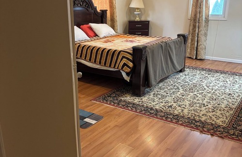 Fairfax House | Cozy house in charming Fairfax with AC, WiFi