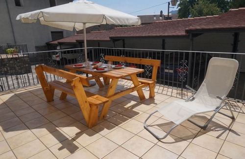 Hecho Condo | Cozy house in Made