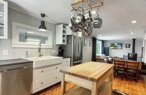 St. Albans House | Cozy house on Lake Champlain, sunsets, dog friendly, 1.5 bath, kayaks, mooring