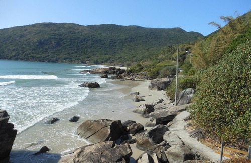 Pantano do Sul House | Cozy house on the beautiful Matadeiro beach, 20 meters from the sea