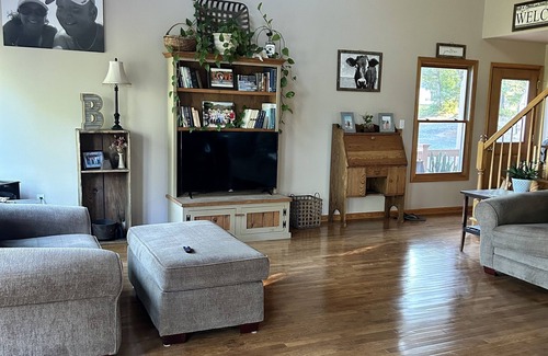 Appomattox House | Cozy House on the Farm