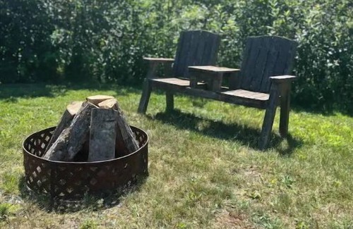 Whiting House | Cozy house with large fields, firepit and plenty of parking