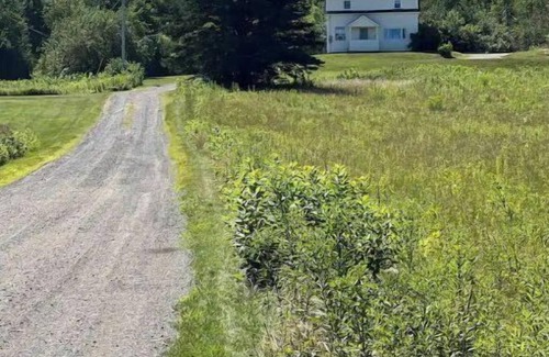 Whiting House | Cozy house with large fields, firepit and plenty of parking