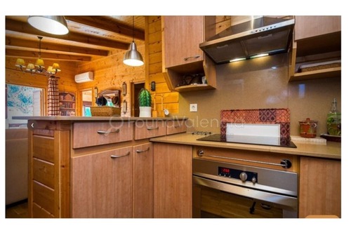 Chiva Villa | Cozy house with garden and private pool 30 km from the beach