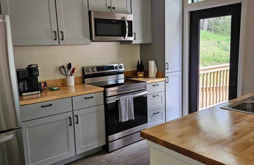 Pointblank House | Cozy house with Lake View. Welcome to Grace.
