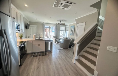 River District Boat Rental | Cozy Houseboat in Port City Marina Wilmington, NC Nestled among The Cove Villas