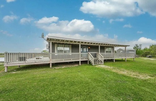 Winnie Cabin | Cozy Hunter's Cabin in an Exotic Ranch!