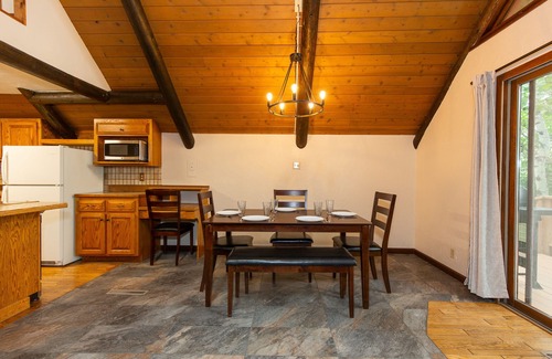 Bozeman House | Cozy Hyalite Cabin! Minutes from MSU, Downtwon Bozeman & Hyalite Canyon!