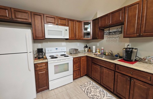 Moon Township Apartment | Cozy in Coraopolis-Suite B
