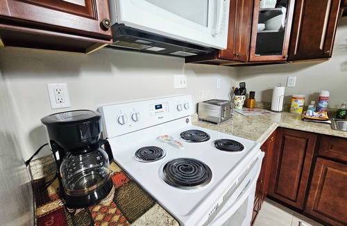 Moon Township Apartment | Cozy in Coraopolis-Suite B