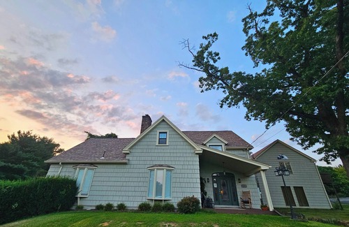 Moon Township Apartment | Cozy in Coraopolis-Suite B