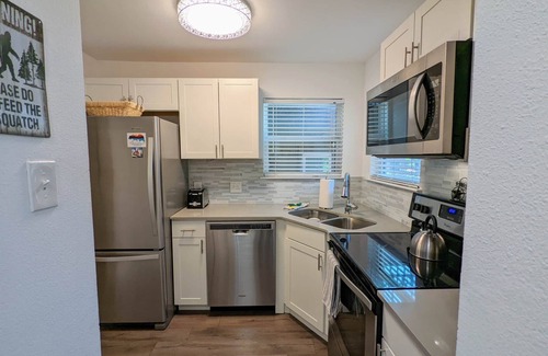 South Lamar House | Cozy in Heart of S. Lamar