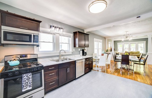 Michigan City Cottage | Cozy Indiana Getaway Near Washington Park Zoo!