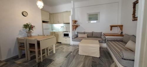 Agios Ioannis Apartment | Cozy Island blue home