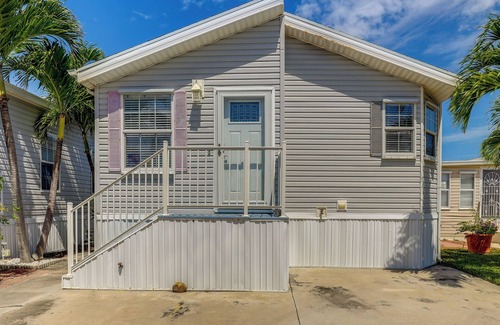 Hutchinson Island South House | Cozy Jensen Beach Home: Pool Access, Walk to Beach