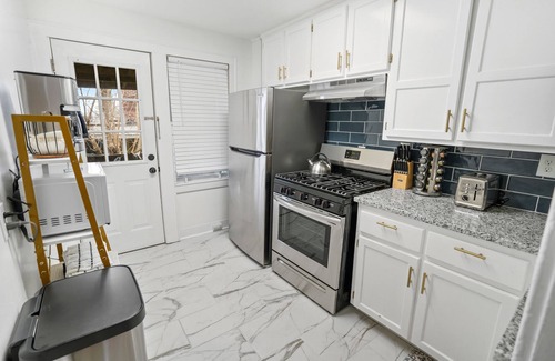 Kansas City Apartment | Cozy just renovated 1BD Apt walking dist to KC MED