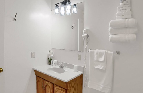 Halifax House | Cozy King Suite in Halifax PA - Pet Friendly