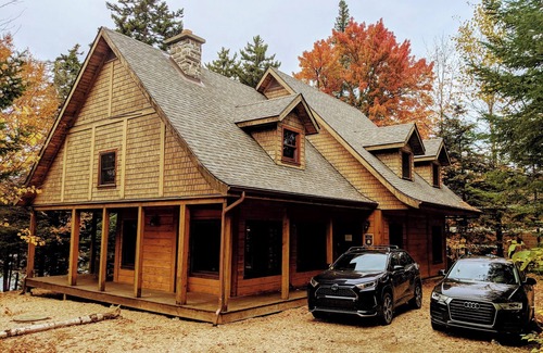 St-Adolphe-d'Howard Ski Chalet | Cozy Lake-front Chalet in the Laurentians - perfect for families and couples