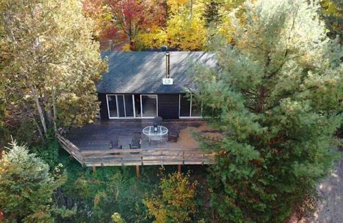 Huberdeau House | Cozy Lake Access Loj + Hot Tub & Fire Pit