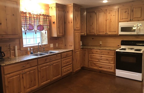 Zavalla Cabin | Cozy Lake Area Cabin! Sandy Beaches nearby and close to boat launch!