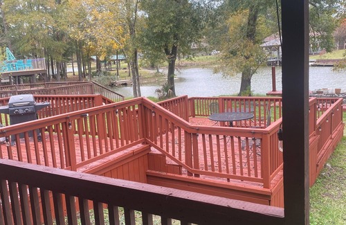 Huntsville Cabin | Cozy lake cabin on gated community with pool lake access security gate.
