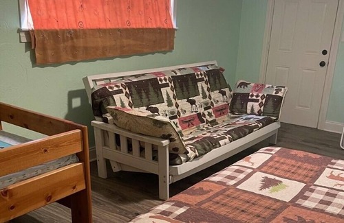 Pottsboro Cabin | Cozy Lake Cabin, only 3/10ths of a mile from the beach and boat ramp