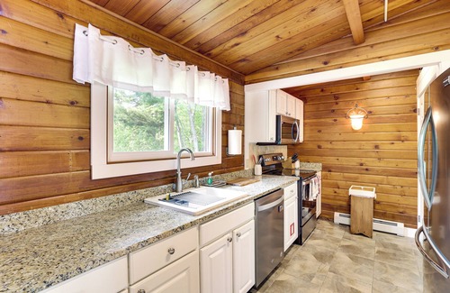 North Hero House | Cozy Lake Champlain Cottage w/Private Beach!