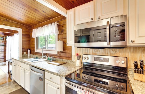 North Hero House | Cozy Lake Champlain Cottage w/Private Beach!