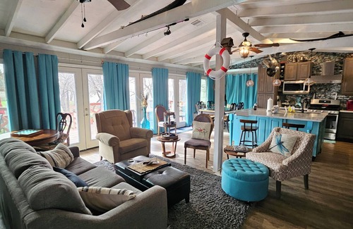 Little Elm House | Cozy lake front cottage on Lake Lewisville. Enjoy the kayaks, firepit & sunsets.