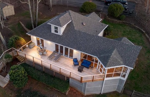 New London House | Cozy Lake Front Cottage on Badin Lake